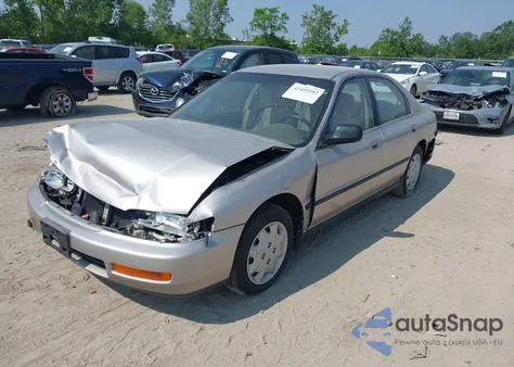 1997 Honda Accord Lx из США, поврежденный, VIN 1HGCD5637VA144132